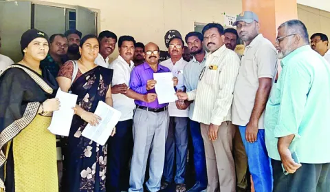 ఇన్‌ సర్వీస్‌ టీచర్లపై  వివక్ష వీడాలి 