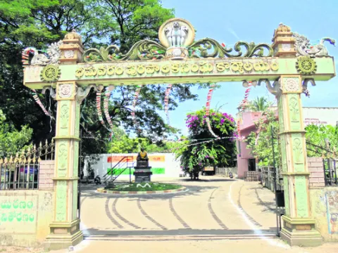 అక్రమార్కులకు భీమవరం