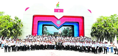 ఉద్యోగం..లక్ష్యానికి ఆరంభం