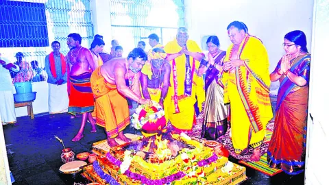వైభవంగా చక్రతీర్థస్నానం