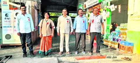 ఎర్రబ్యాడ్జీలతో విధులకు హాజరు