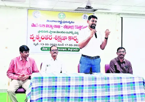 సర్కారు స్కూళ్లలో అడ్మిషన్లు పెంచాలి