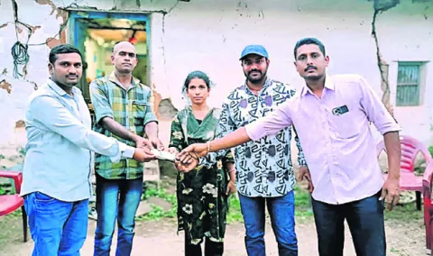 తాత ఉన్నాడా.. అంటూ  బంగారం చోరీ
