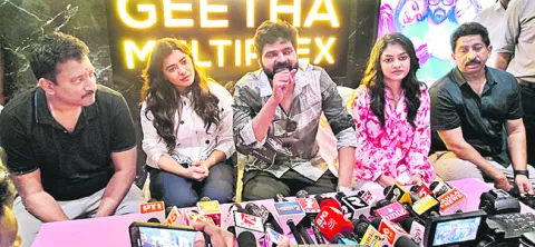 నరసరావుపేటలో ‘సింగిల్‌’ బృందం సందడి 