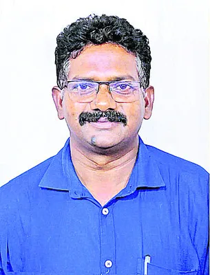 రోడ్లపై వదిలేస్తున్నారు
