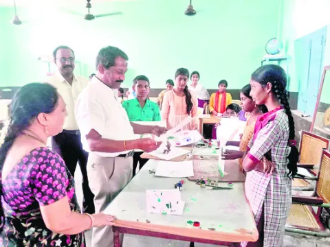 విద్యార్థుల్లో సృజనాత్మకతను వెలికితీయండి