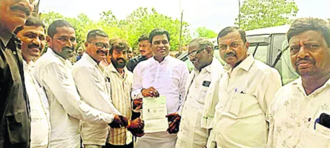 సమస్యల పరిష్కారానికి కృషి