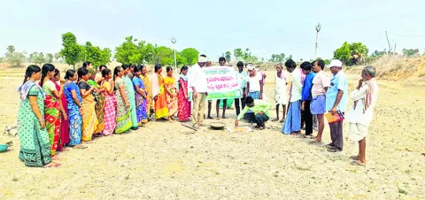 రైతులు భూసార పరీక్షలు చేయించుకోవాలి