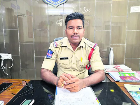 కానిస్టేబుల్‌ నుంచి ఎస్సైగా..
