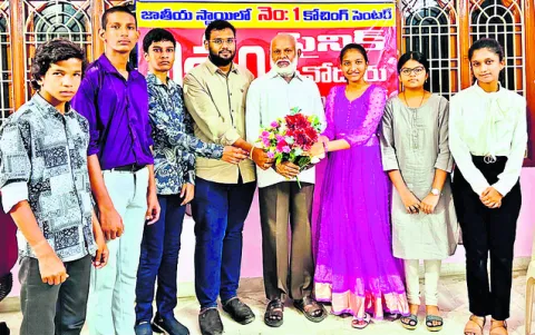 ఏపీఆర్‌జేసీ, పాలిసెట్‌ ఫలితాల్లో విశ్వం విజయకేతనం