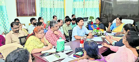 ఆరోగ్య కార్యక్రమాల్లో లక్ష్యాలు సాధించాలి 