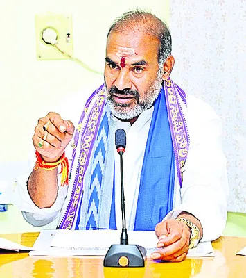 అభివృద్ధి చేస్తే అడ్డుతగులుతారా ?