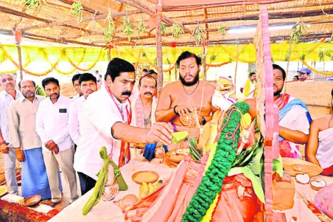 వైభవంగా ఎల్లమ్మ విగ్రహ ప్రతిష్ఠాపన