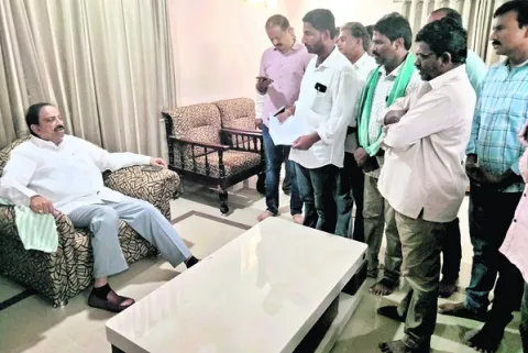 ‘సీతారామ’ పరిహారం చెల్లించాలి