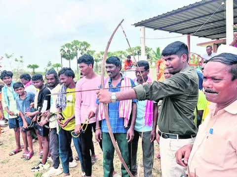 గిరిజన సంస్కృతిని  పరిరక్షించాలి
