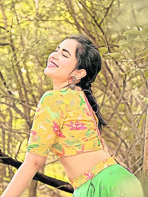 కోలీవుడ్‌పై కోమలి కన్ను 