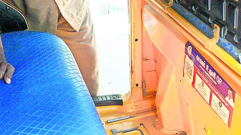 70 వేల ఆటోలకు  క్యూర్‌ కోడ్‌లు 
