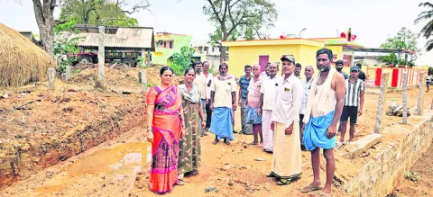 టీడీపీ నాయకుడి తీరుపై నిరసన 