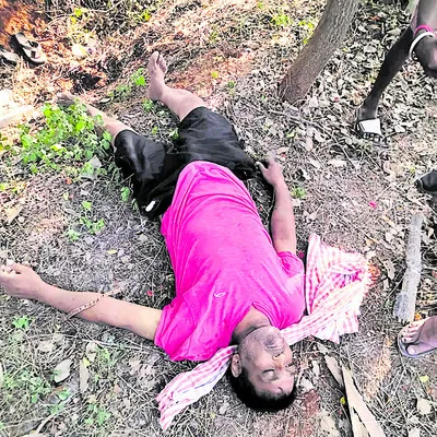 ఉరేసుకుని గుర్తు తెలియని వ్యక్తి ఆత్మహత్య 