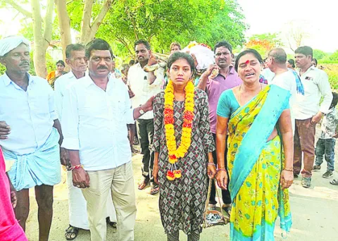 వారం రోజుల్లో కూతురి పెళ్లి 