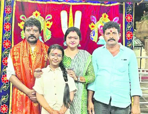 శ్రీవారి సేవలో సినీ నటి రాశి 