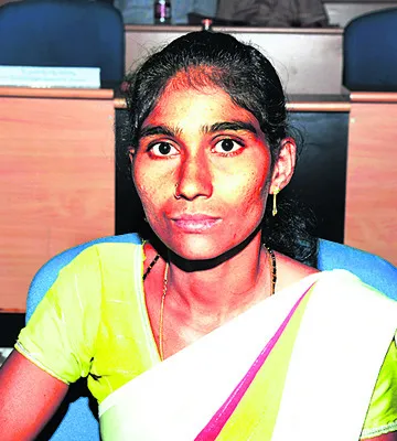 పనులు అడ్డుకుంటున్న ‘వరద’: వైస్‌ చైర్మన్‌ శారద 
