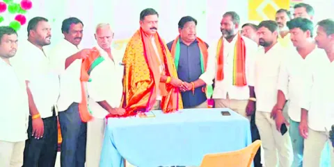 స్థానిక సంస్థల ఎన్నికల్లో సత్తా చాటాలి 