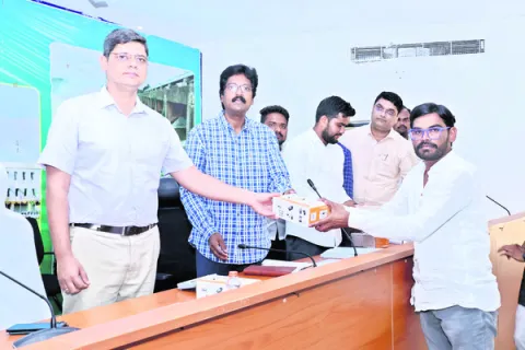 ‘ఈ పా