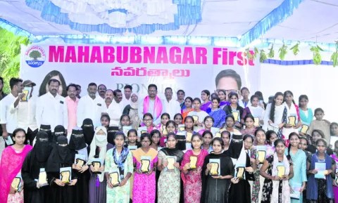 విద్యార్థులను విజయతీరాలకు చేరుస్తాం 