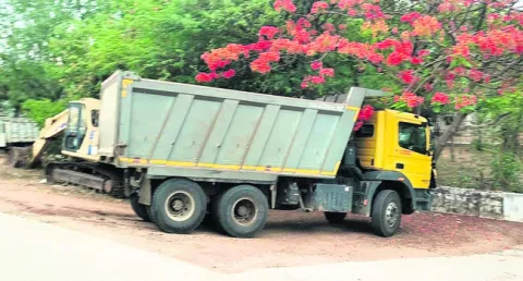 టాస్క్‌ఫోర్స్‌  పోలీసులపై దాడి 
