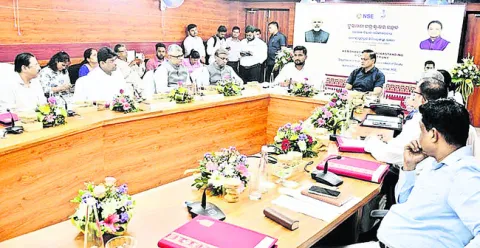 విద్యార్థుల కోసం కొత్త ఒప్పందం: మంత్రి 