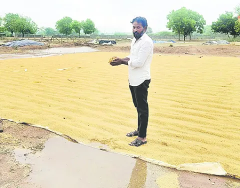 కష్టం.. కన్నీళ్ల పాలు
