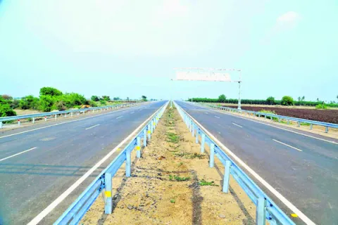 హైవేపై రయ్‌.. రయ్‌