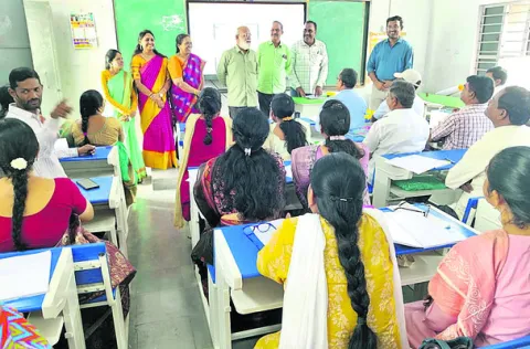 ఉపాధ్యాయులకు వృత్యంతర శిక్షణ