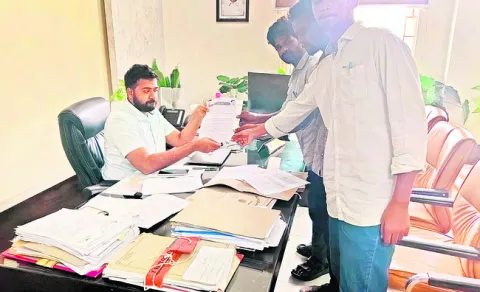 వేసవిలో తరగతుల నిర్వహణపై ఫిర్యాదు 
