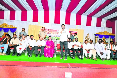 కష్టపడ్డ కార్యకర్తలకు గుర్తింపు 