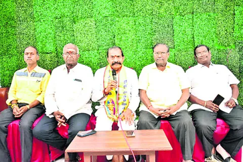 పుష్కర భక్తులకు రోజూ అన్నదానం
