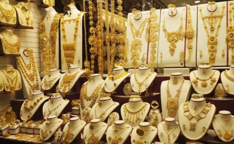 Jeweler who duped: absconds with jewelry worth Rs.10 crores