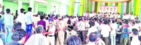 కాంగ్రెస్‌ సమావేశంలో రసాభాస