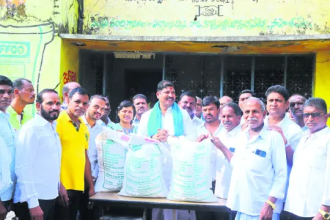 విత్తనాభివృద్ధి సంస్థ విత్తనాలనే వాడండి 