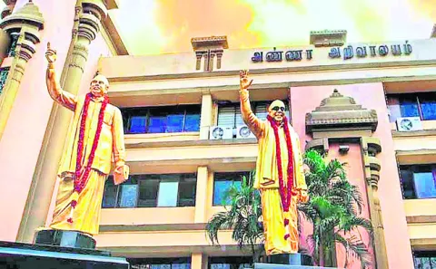 డీఎంకేలో డివిజన్ల వారీగా ఇన్‌చార్జ్‌లు 