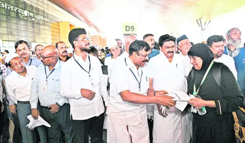 17 అక్రమ కట్టడాల కూల్చివేత 