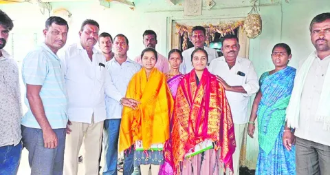 ఏపీ ఈసెట్‌లో సత్తా చాటిన విద్యార్థినులు 