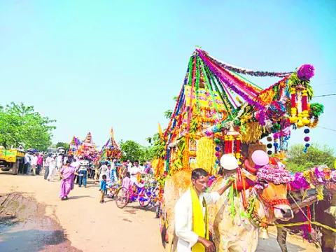 బండ్ల జోరు.. జాతర హోరు 