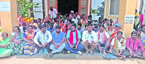 ‘సానిటరీ ఇన్‌స్పెక్టర్‌పై చర్యలు తీసుకోవాలి’