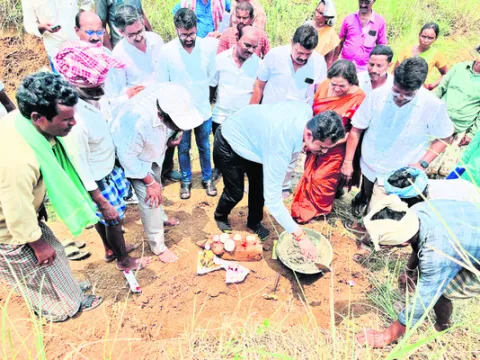 సాగునీటి పనులకు ప్రాధాన్యం 