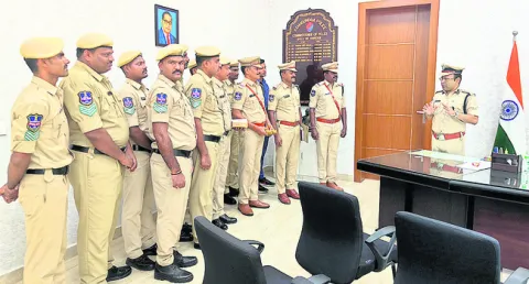 పదోన్నతితో పోలీసులకు గుర్తింపు 
