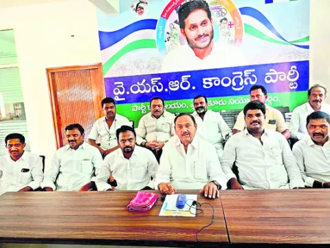 పార్టీ అధ్యక్షుడిని కలిస్తే.. రాజీనామా చేస్తారా !