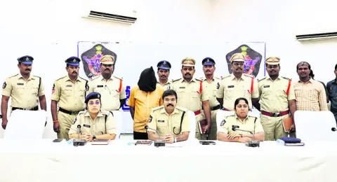 స్నేహితుడే హంతకుడు 