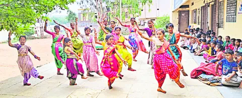 ముగిసిన శిబిరం.. చిన్నారుల ఉత్సాహం 